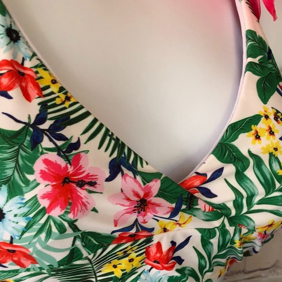 Tropicana Cutie Bikini Pair in Green-Multi - Picture 8 of 10